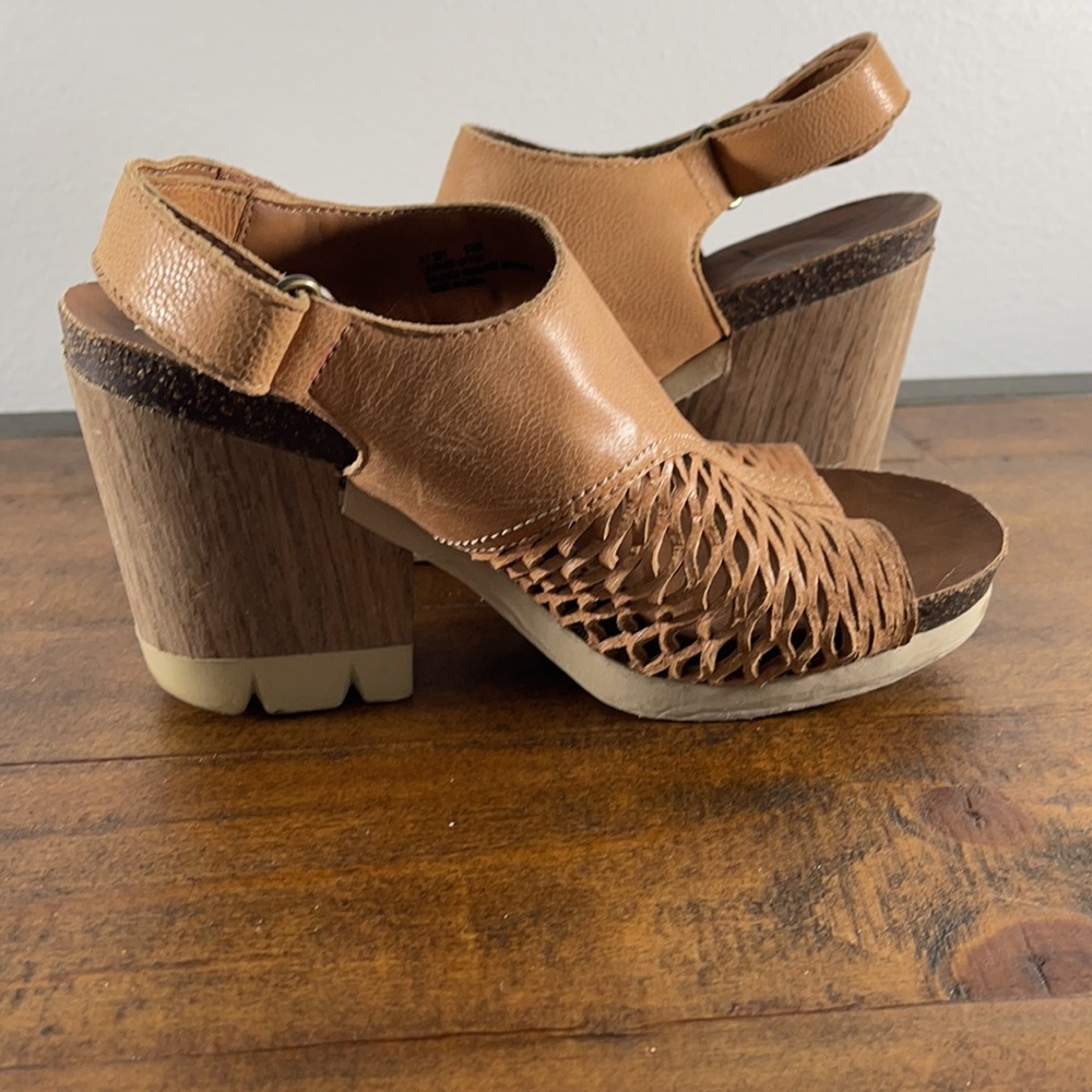 OTBT Tan Leather Cutout Wedges - Picture 8 of 10